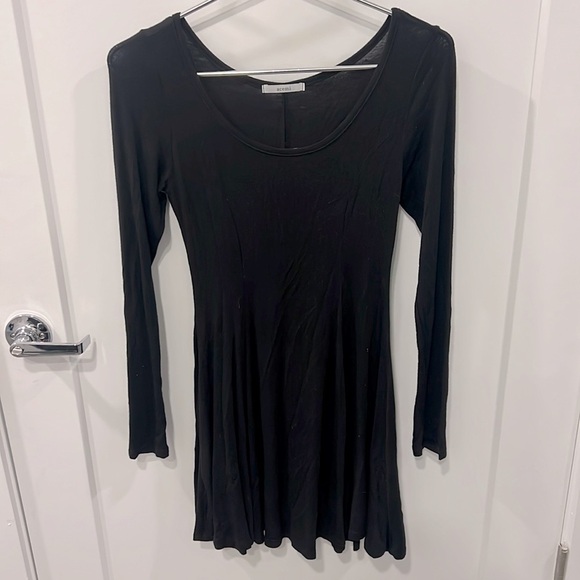 Cozy Small Black T-Shirt Dress | Long Sleeve | Transitional Style | Comfy BASIC - Picture 1 of 4